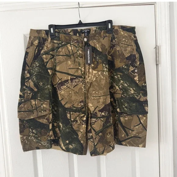 NWT PrettyLittleThing Camo Print Denim Cargo Shorts 16 Jorts Baggy Y2K Plus Size - Picture 1 of 12